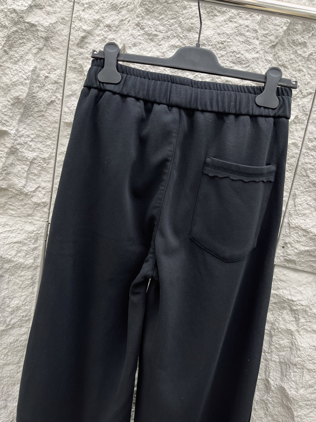 杰尼亚🔥🔥新款加绒长裤，香港洋行渠道货，高级优质面料，绒面内里，细腻柔软程度非同一般。标识增添看点，处处