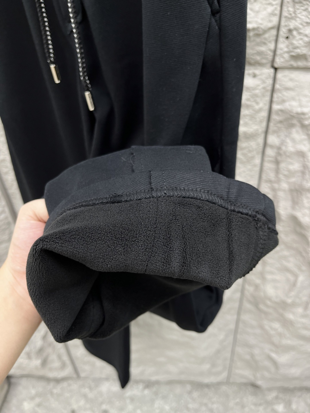 杰尼亚🔥🔥新款加绒长裤，香港洋行渠道货，高级优质面料，绒面内里，细腻柔软程度非同一般。标识增添看点，处处