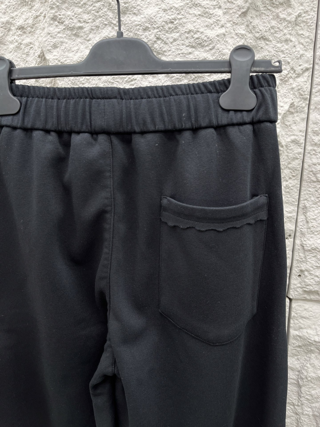 杰尼亚🔥🔥新款加绒长裤，香港洋行渠道货，高级优质面料，绒面内里，细腻柔软程度非同一般。标识增添看点，处处