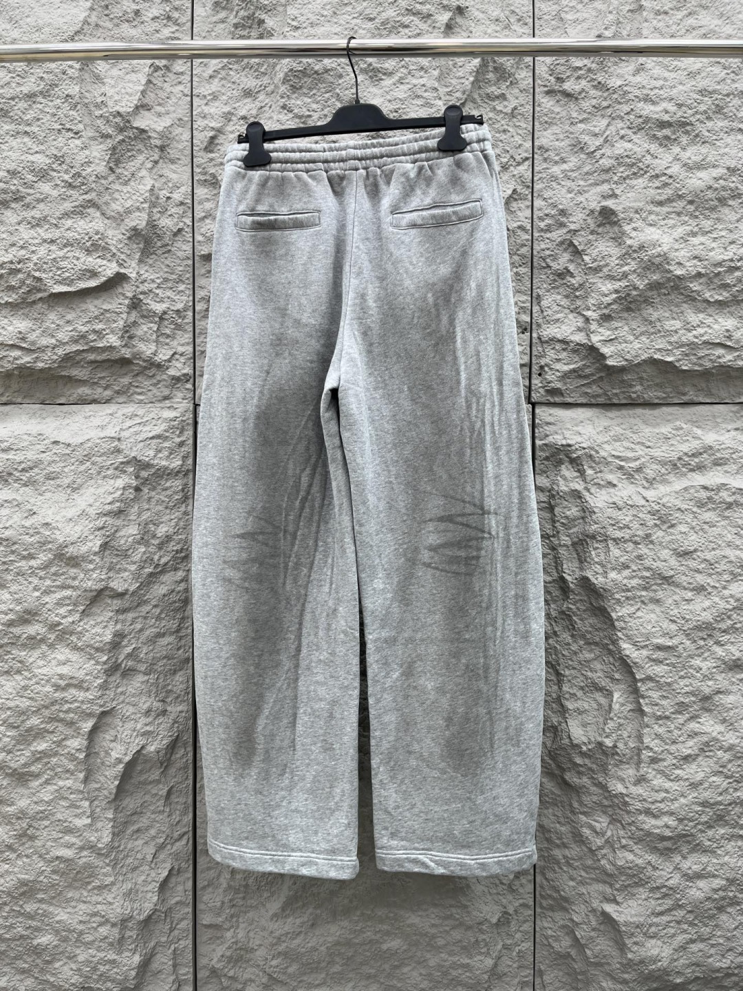 Acne🔥🔥冬季新款休闲裤，采用优质棉布毛圈面料，面料超级舒适透气！整体水洗超级好看炫酷！搭配品牌标识，