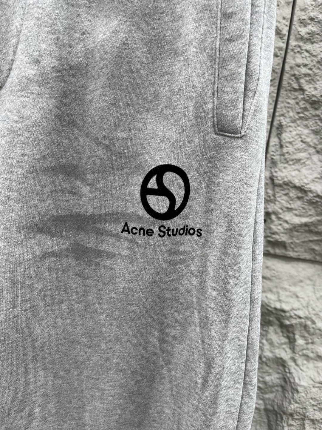 Acne🔥🔥冬季新款休闲裤，采用优质棉布毛圈面料，面料超级舒适透气！整体水洗超级好看炫酷！搭配品牌标识，