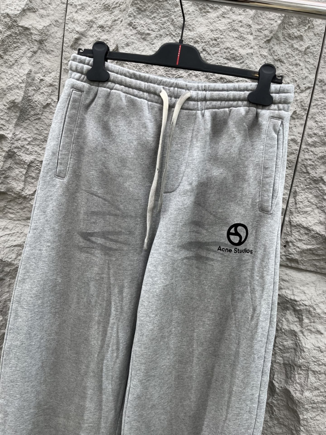Acne🔥🔥冬季新款休闲裤，采用优质棉布毛圈面料，面料超级舒适透气！整体水洗超级好看炫酷！搭配品牌标识，