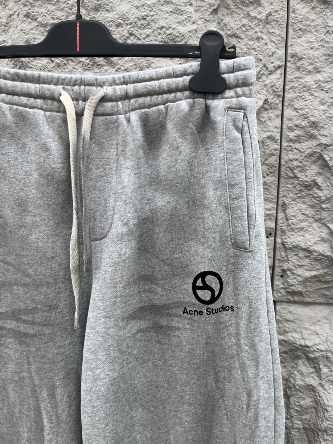 Acne🔥🔥冬季新款休闲裤，采用优质棉布毛圈面料，面料超级舒适透气！整体水洗超级好看炫酷！搭配品牌标识，