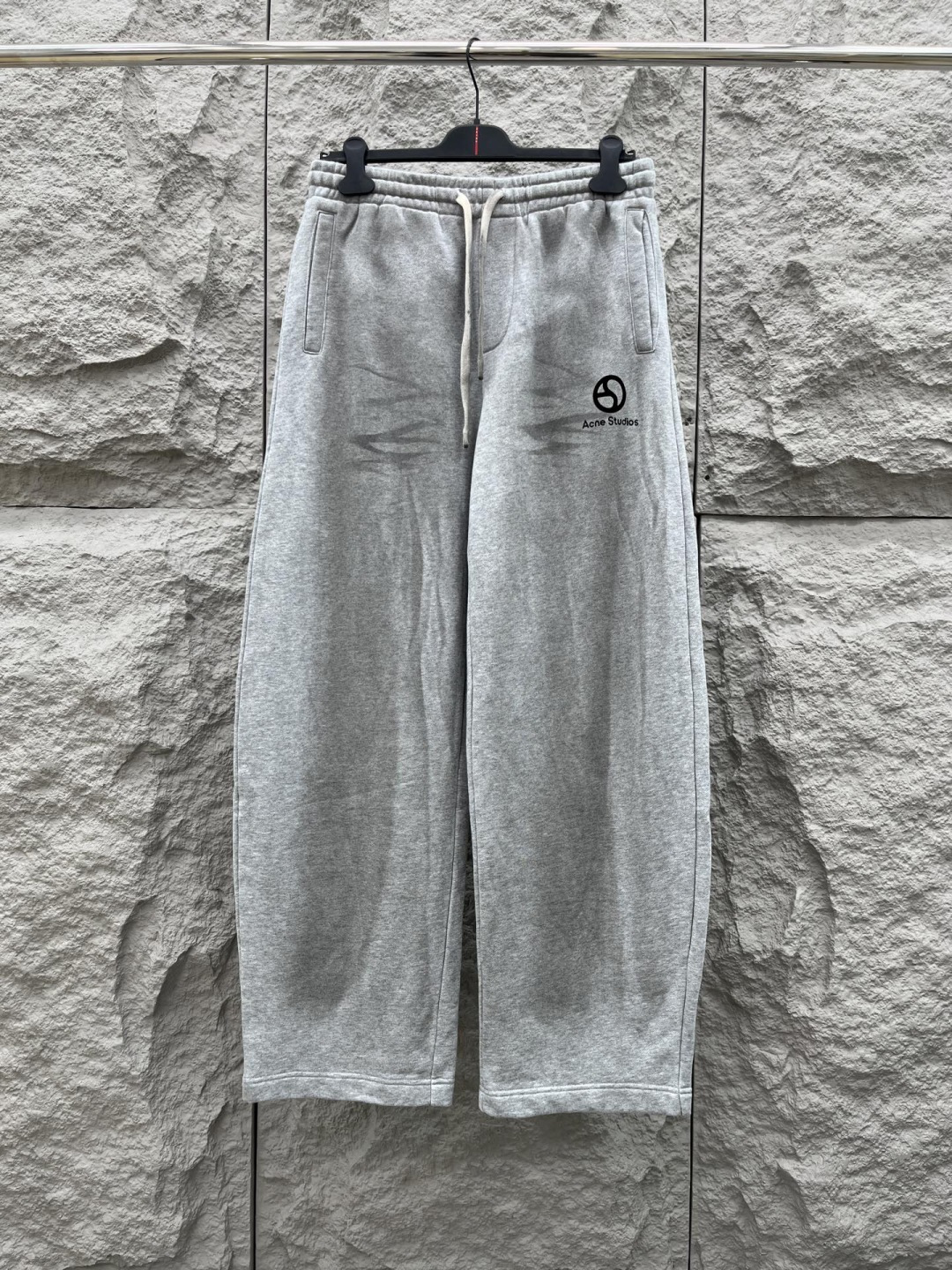 Acne🔥🔥冬季新款休闲裤，采用优质棉布毛圈面料，面料超级舒适透气！整体水洗超级好看炫酷！搭配品牌标识，