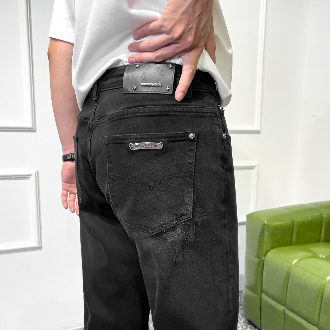 品牌：CH克家季度：2025秋冬颜色：黑色尺码：29—36码版型：微阔中直筒版 牛仔裤重量：14.6安成