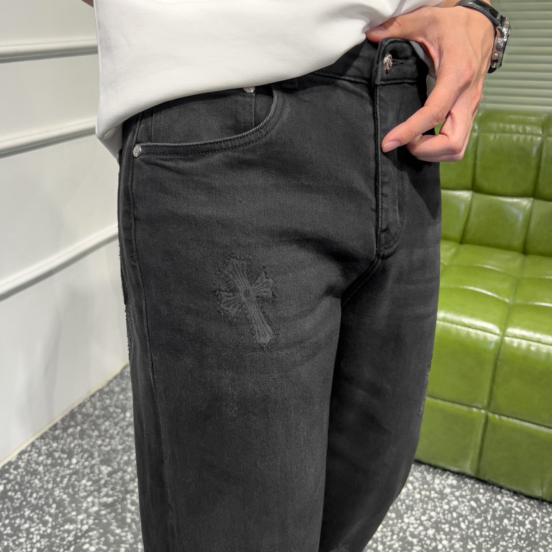 品牌：CH克家季度：2025秋冬颜色：黑色尺码：29—36码版型：微阔中直筒版 牛仔裤重量：14.6安成