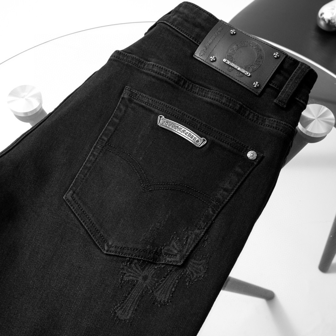 品牌：CH克家季度：2025秋冬颜色：黑色尺码：29—36码版型：微阔中直筒版 牛仔裤重量：14.6安成