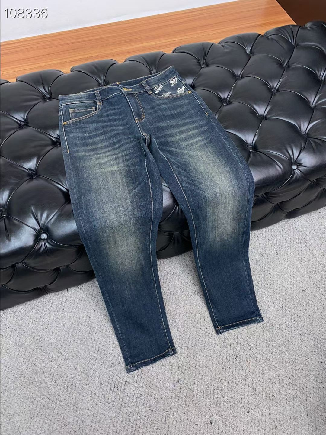 华伦天奴牛仔裤 𝟐𝟎𝟐𝟓秋冬上新高订欧货牛仔 现货供应 高端精梳棉面料 纳米洗水兰牛 码数: 𝟐𝟗-𝟑𝟖