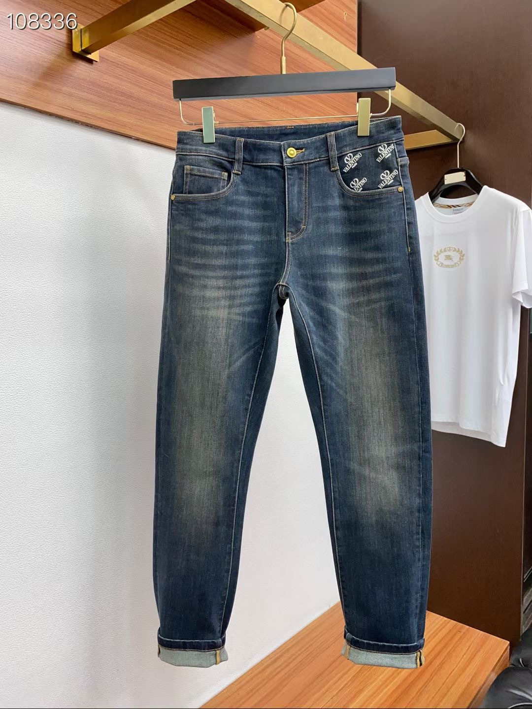 华伦天奴牛仔裤 𝟐𝟎𝟐𝟓秋冬上新高订欧货牛仔 现货供应 高端精梳棉面料 纳米洗水兰牛 码数: 𝟐𝟗-𝟑𝟖