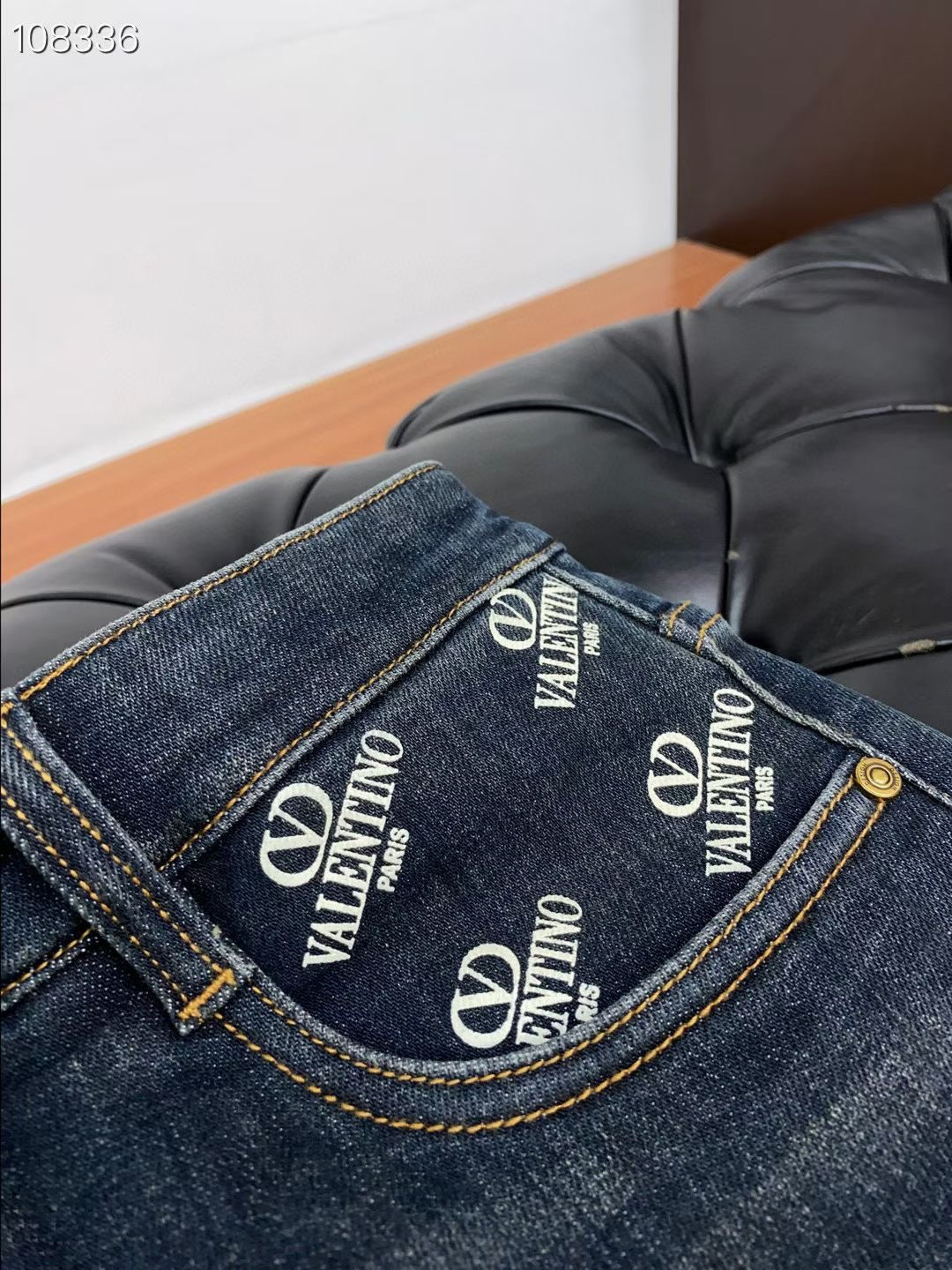 华伦天奴牛仔裤 𝟐𝟎𝟐𝟓秋冬上新高订欧货牛仔 现货供应 高端精梳棉面料 纳米洗水兰牛 码数: 𝟐𝟗-𝟑𝟖