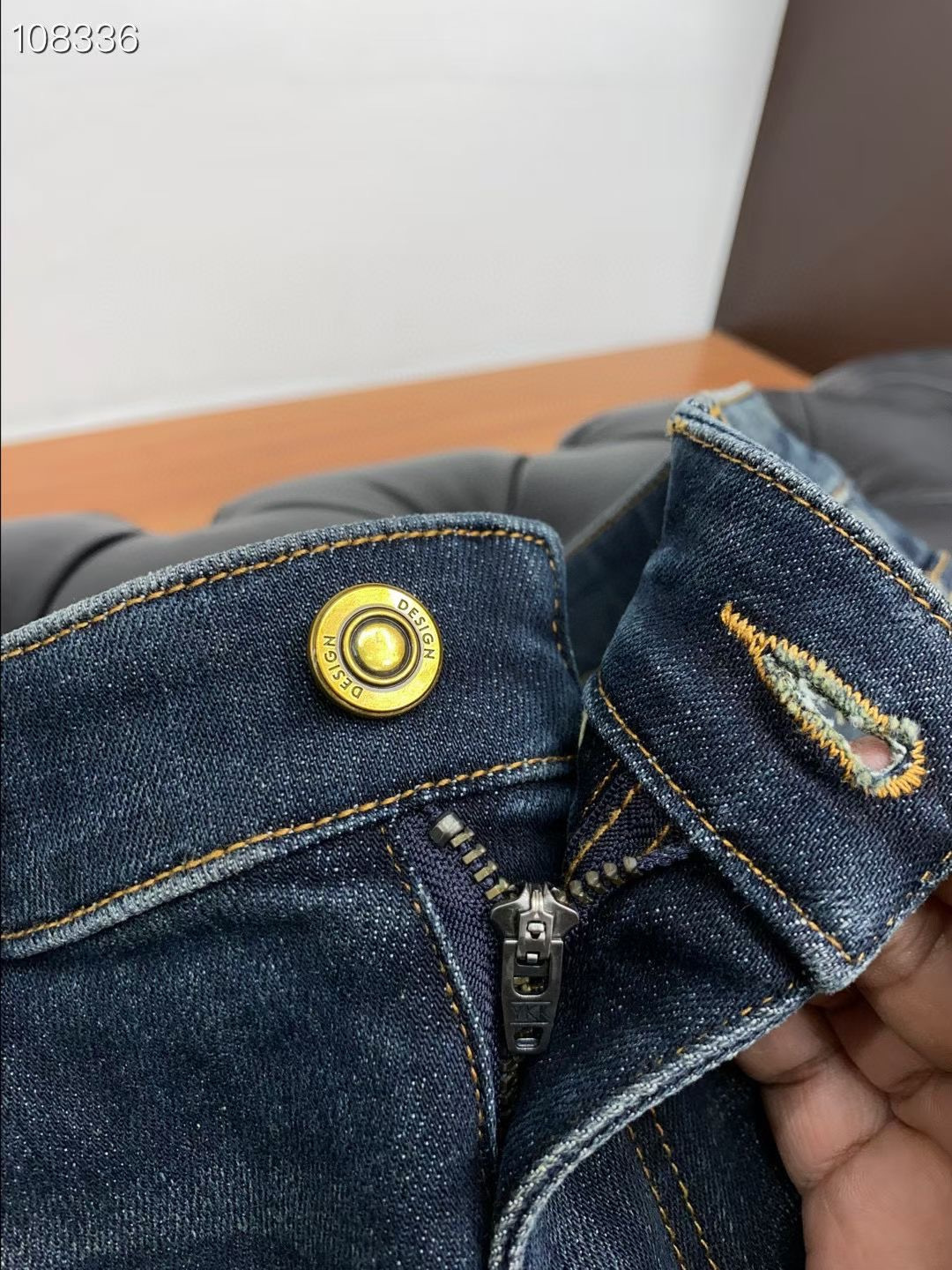 华伦天奴牛仔裤 𝟐𝟎𝟐𝟓秋冬上新高订欧货牛仔 现货供应 高端精梳棉面料 纳米洗水兰牛 码数: 𝟐𝟗-𝟑𝟖