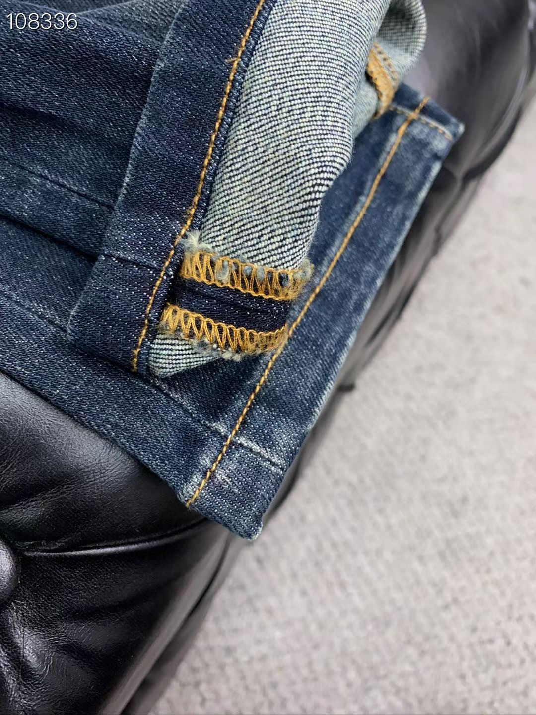 华伦天奴牛仔裤 𝟐𝟎𝟐𝟓秋冬上新高订欧货牛仔 现货供应 高端精梳棉面料 纳米洗水兰牛 码数: 𝟐𝟗-𝟑𝟖