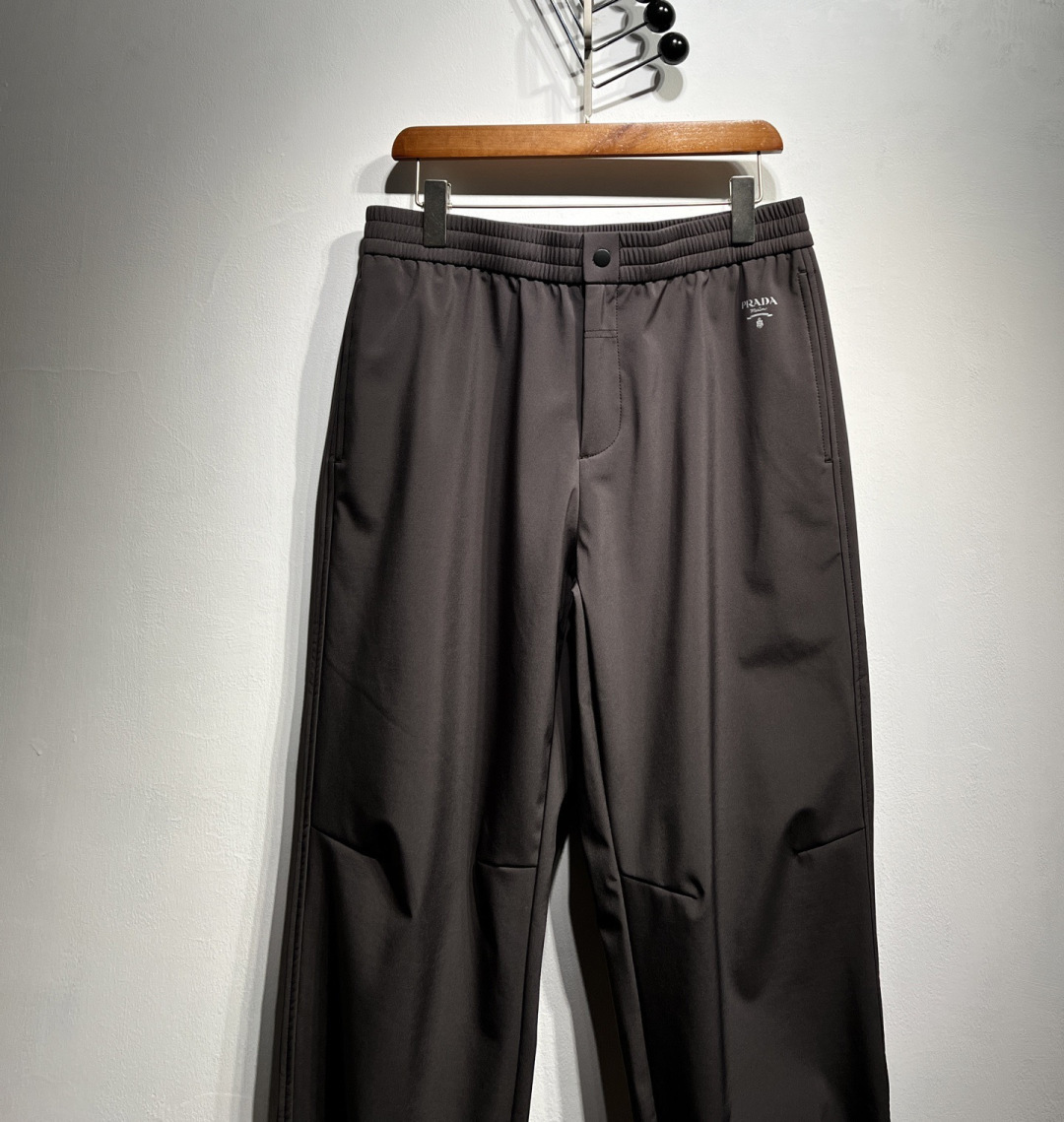 【加绒】秋冬新款！PRA**抽绳小直筒休闲裤 代工厂出品。秋季新品！质地柔软舒适、复合面料，防水质感、亲