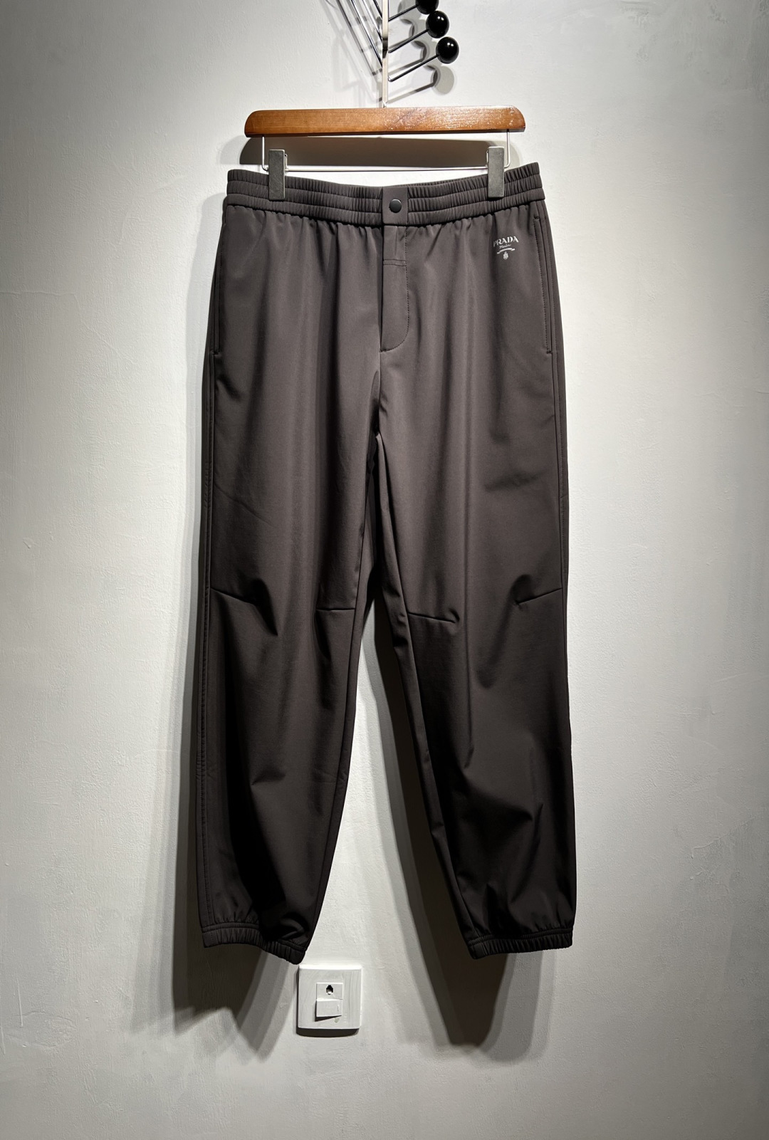 【加绒】秋冬新款！PRA**抽绳小直筒休闲裤 代工厂出品。秋季新品！质地柔软舒适、复合面料，防水质感、亲