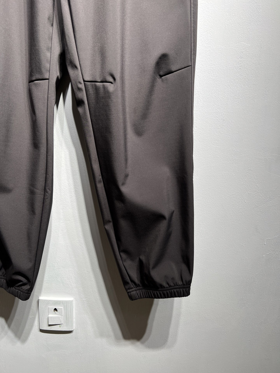 【加绒】秋冬新款！PRA**抽绳小直筒休闲裤 代工厂出品。秋季新品！质地柔软舒适、复合面料，防水质感、亲