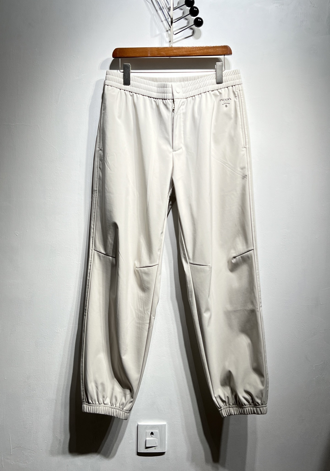 【加绒】秋冬新款！PRA**抽绳小直筒休闲裤 代工厂出品。秋季新品！质地柔软舒适、复合面料，防水质感、亲