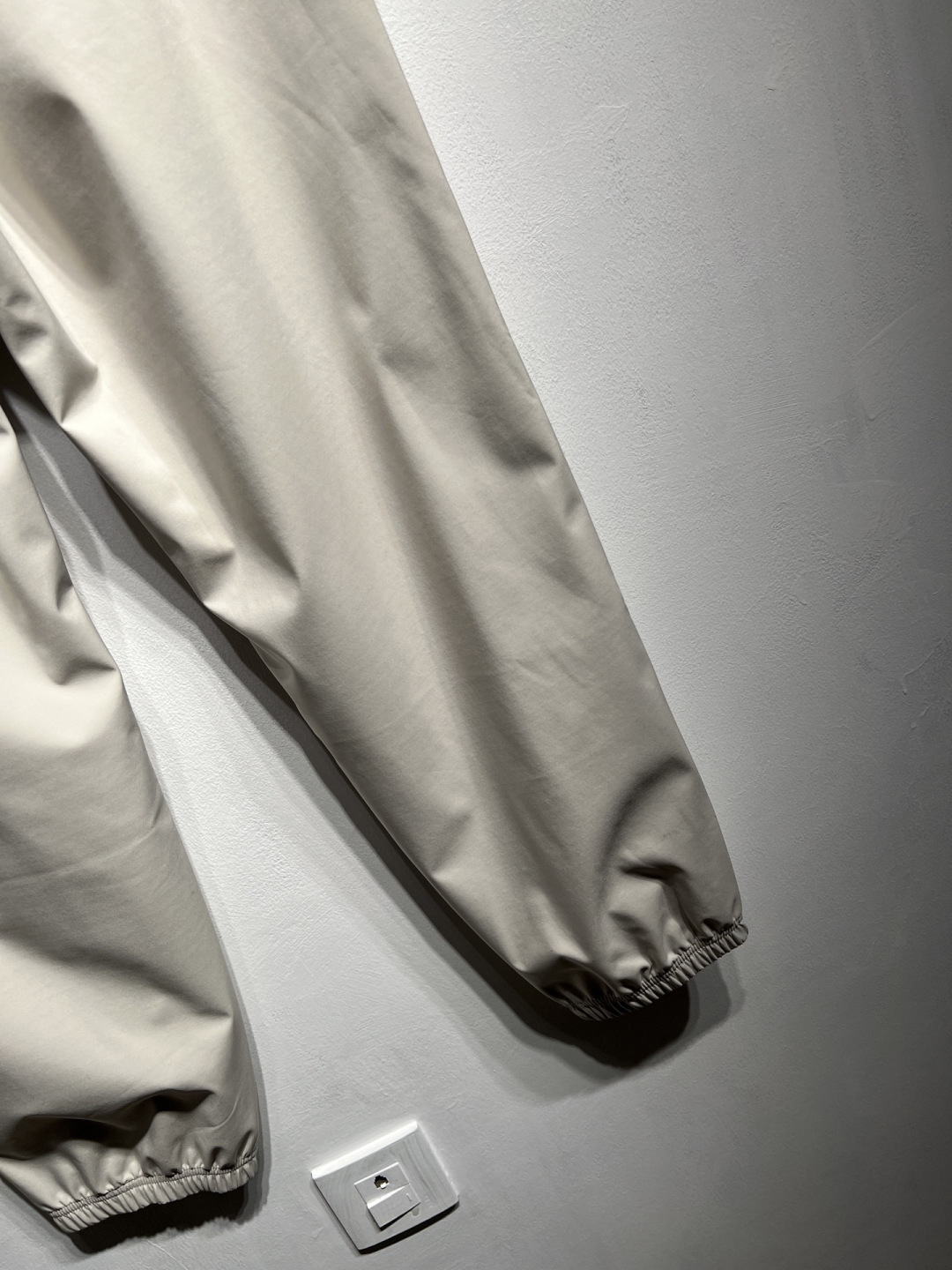 【加绒】秋冬新款！PRA**抽绳小直筒休闲裤 代工厂出品。秋季新品！质地柔软舒适、复合面料，防水质感、亲