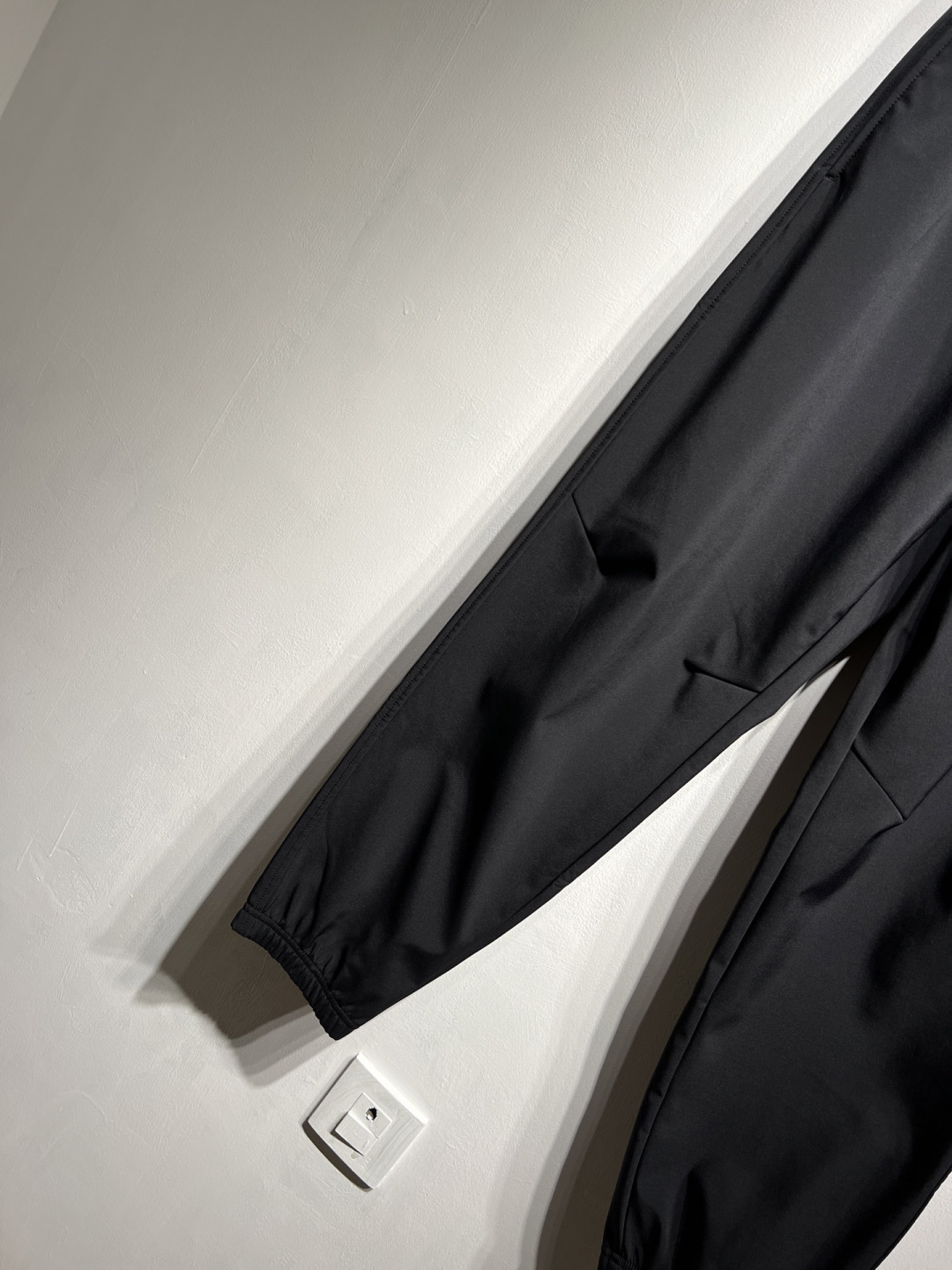 【加绒】秋冬新款！PRA**抽绳小直筒休闲裤 代工厂出品。秋季新品！质地柔软舒适、复合面料，防水质感、亲