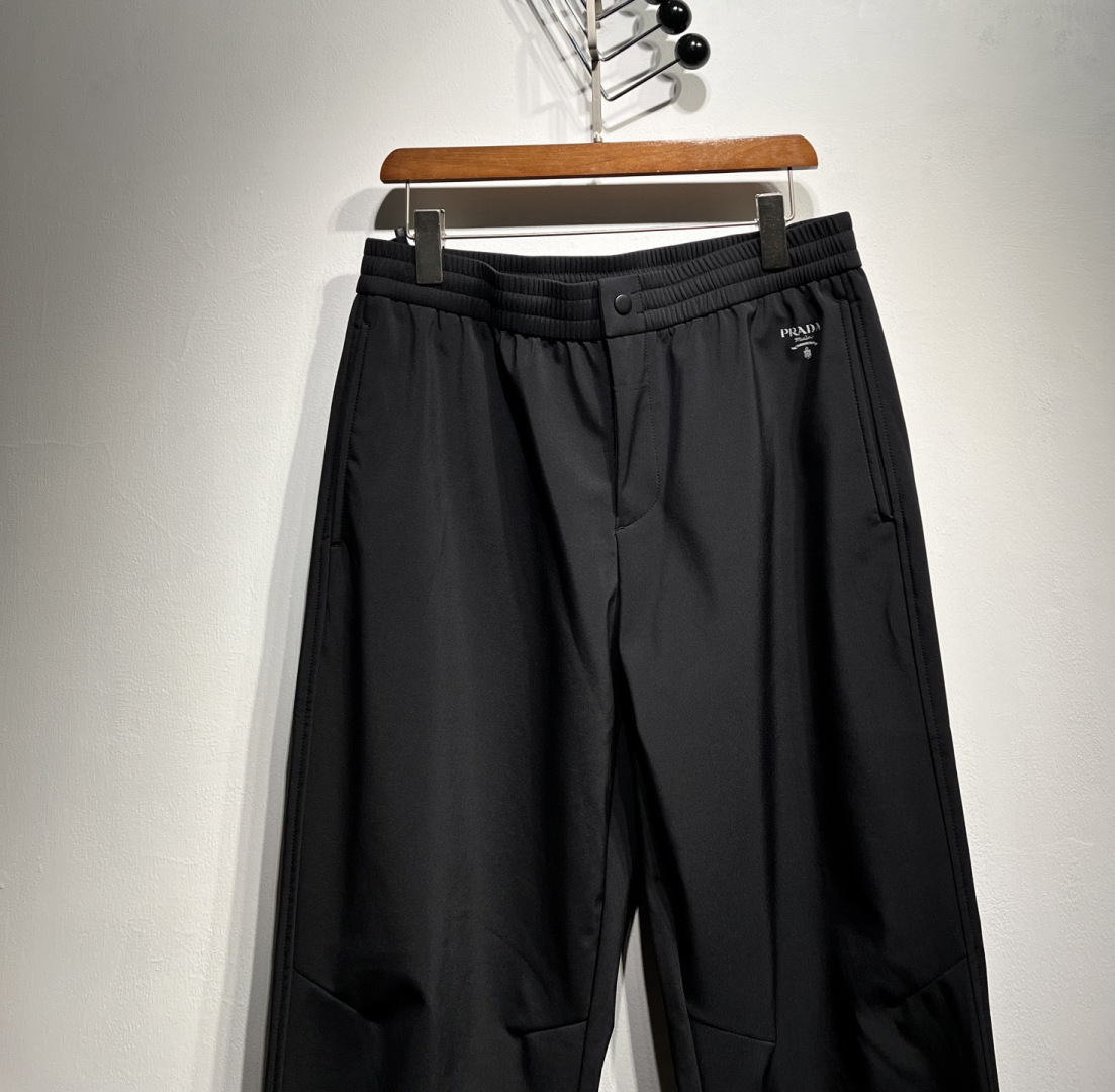 【加绒】秋冬新款！PRA**抽绳小直筒休闲裤 代工厂出品。秋季新品！质地柔软舒适、复合面料，防水质感、亲