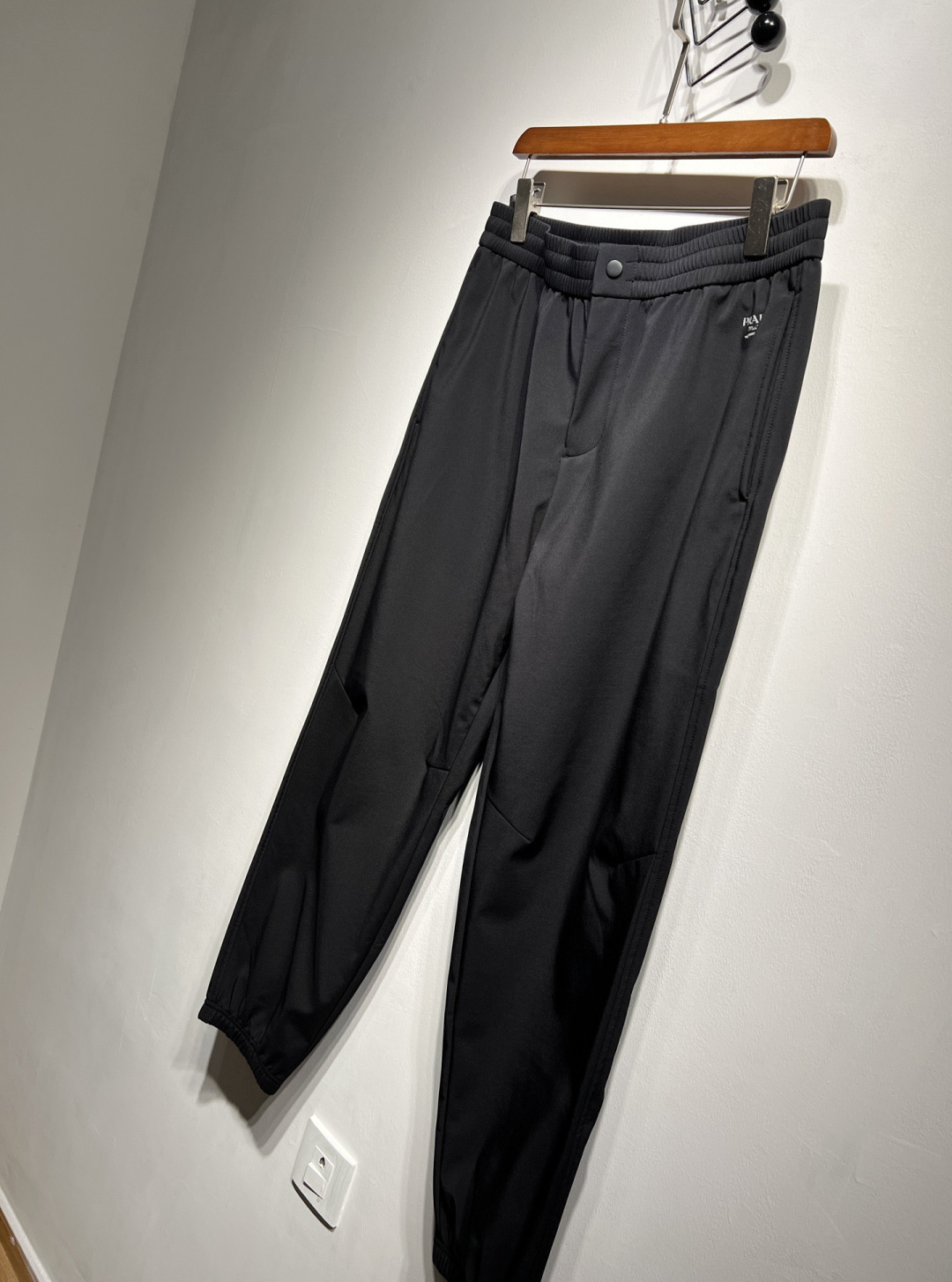 【加绒】秋冬新款！PRA**抽绳小直筒休闲裤 代工厂出品。秋季新品！质地柔软舒适、复合面料，防水质感、亲