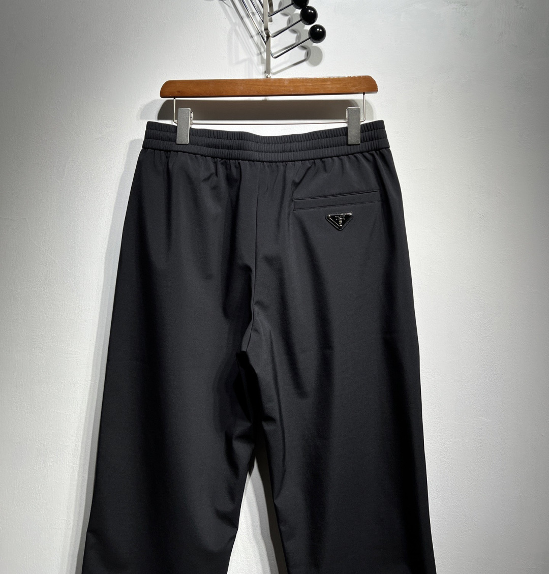 【加绒】秋冬新款！PRA**抽绳小直筒休闲裤 代工厂出品。秋季新品！质地柔软舒适、复合面料，防水质感、亲