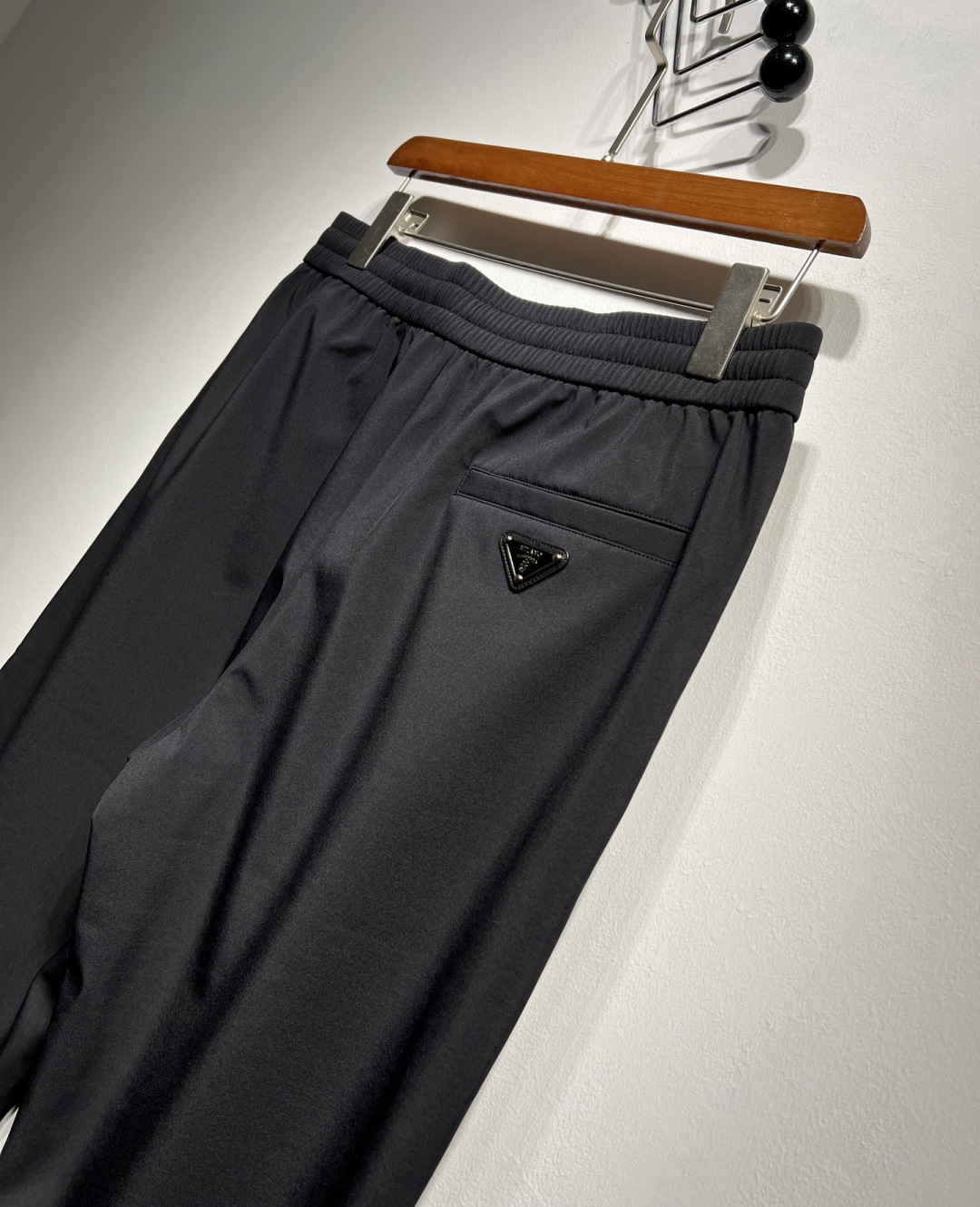 【加绒】秋冬新款！PRA**抽绳小直筒休闲裤 代工厂出品。秋季新品！质地柔软舒适、复合面料，防水质感、亲