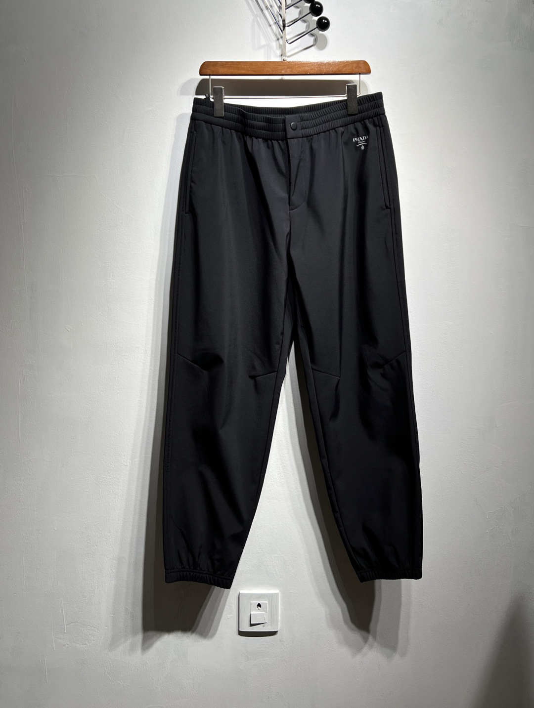 【加绒】秋冬新款！PRA**抽绳小直筒休闲裤 代工厂出品。秋季新品！质地柔软舒适、复合面料，防水质感、亲