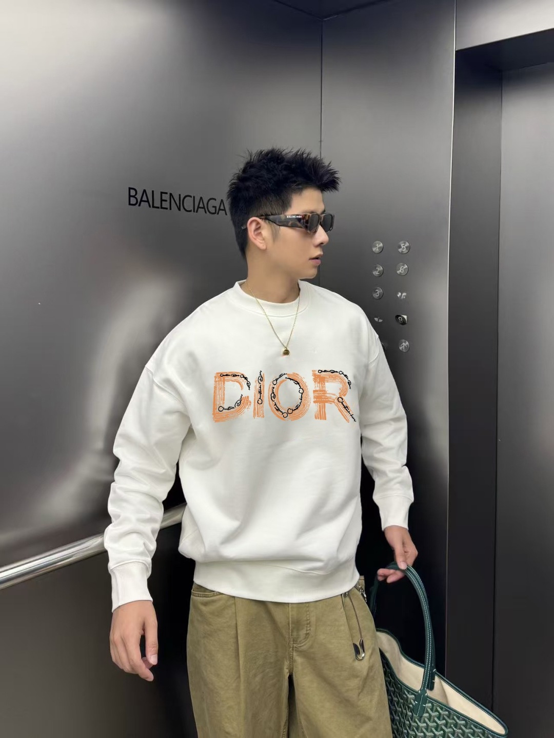 Dio*2025秋冬新款 个性字母logo印花 定制面料400g 圆领卫衣 男女同款颜色：黑色 白色 尺