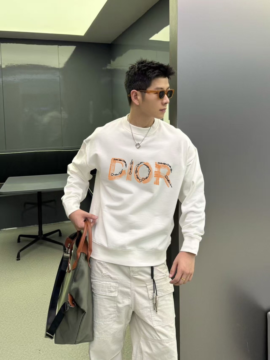 Dio*2025秋冬新款 个性字母logo印花 定制面料400g 圆领卫衣 男女同款颜色：黑色 白色 尺