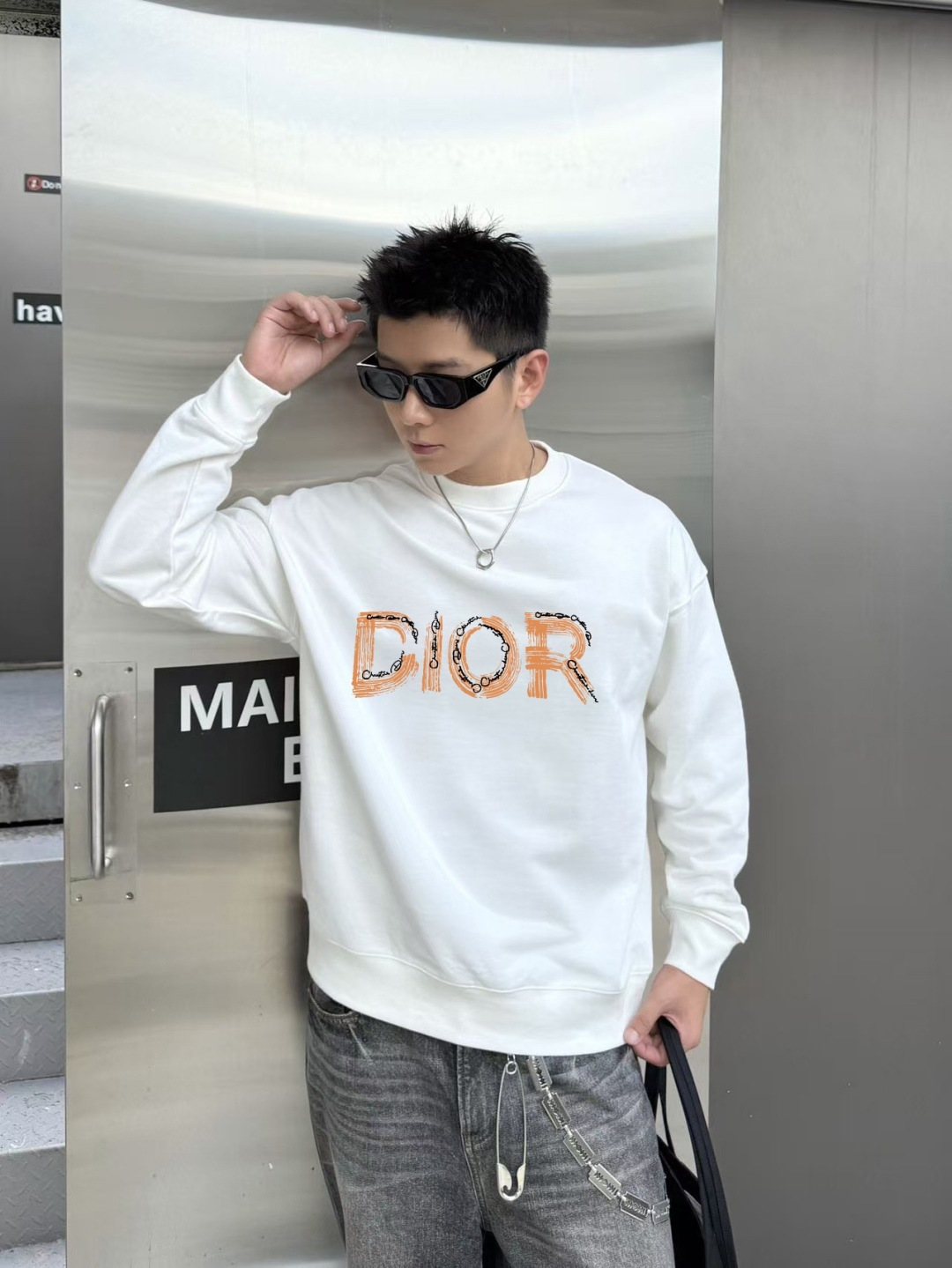 Dio*2025秋冬新款 个性字母logo印花 定制面料400g 圆领卫衣 男女同款颜色：黑色 白色 尺