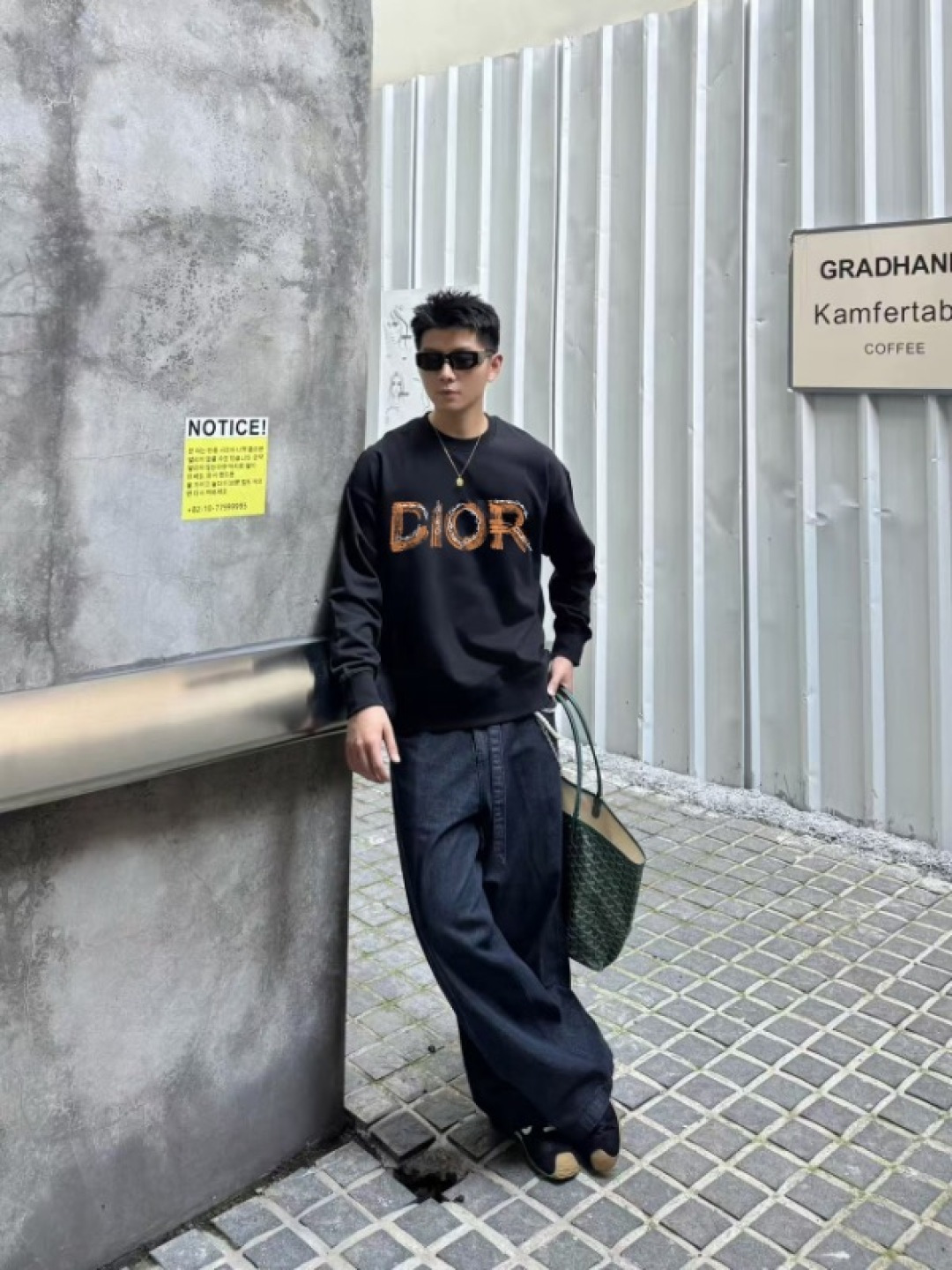 Dio*2025秋冬新款 个性字母logo印花 定制面料400g 圆领卫衣 男女同款颜色：黑色 白色 尺