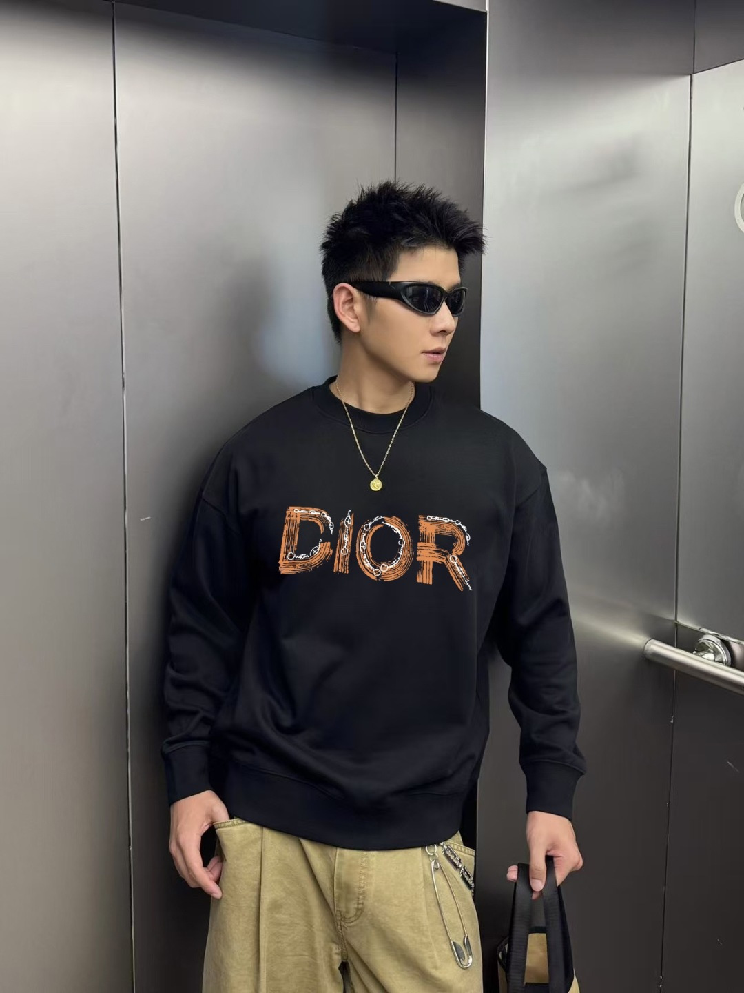 Dio*2025秋冬新款 个性字母logo印花 定制面料400g 圆领卫衣 男女同款颜色：黑色 白色 尺