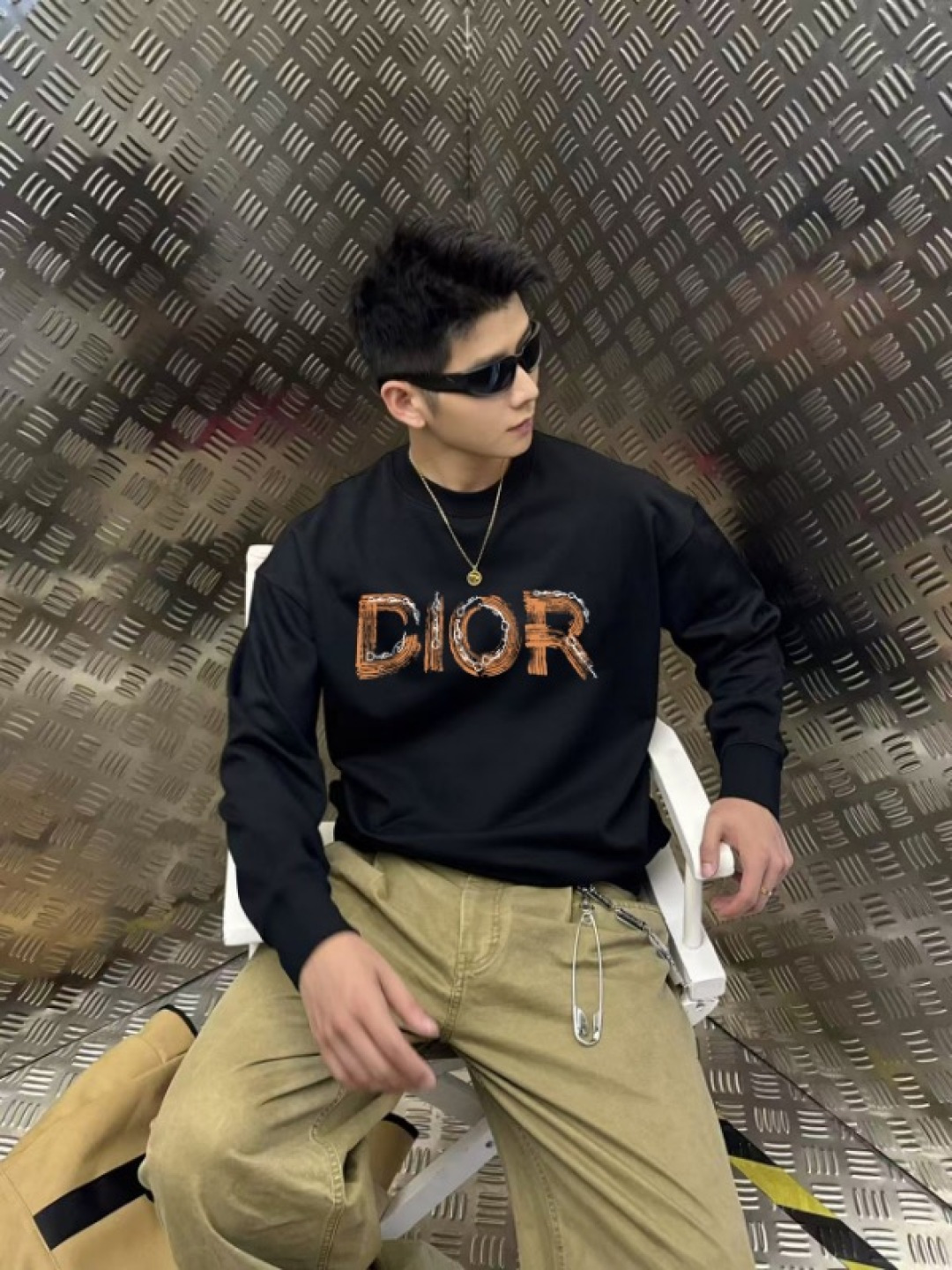 Dio*2025秋冬新款 个性字母logo印花 定制面料400g 圆领卫衣 男女同款颜色：黑色 白色 尺