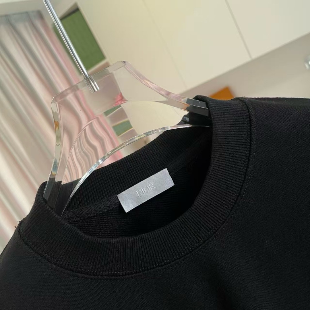 Dio*2025秋冬新款 个性字母logo印花 定制面料400g 圆领卫衣 男女同款颜色：黑色 白色 尺