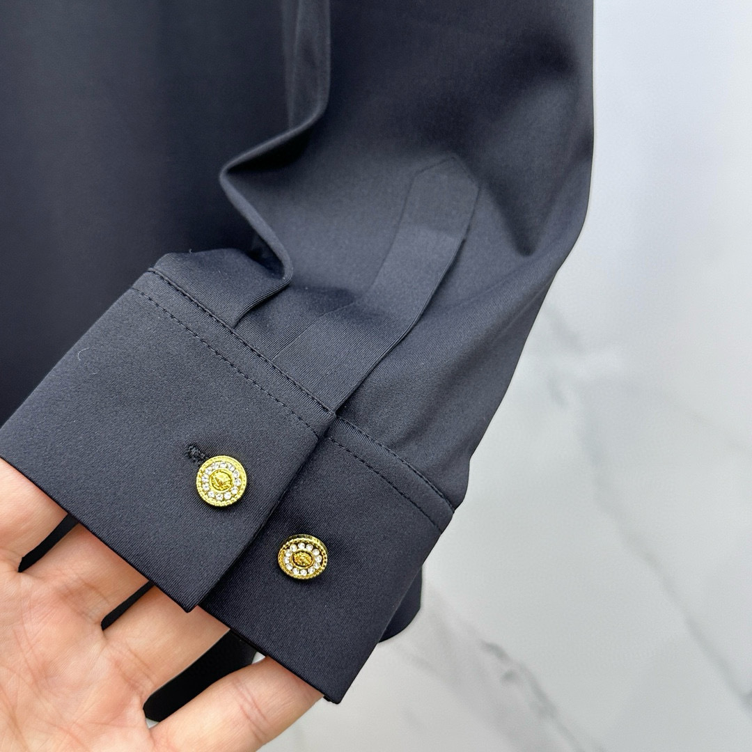 Ysl 圣罗兰 2025秋冬新品发布⌚️🔥潮品休闲衬衫，定义高端产品 3D立体制版、贴身舒适，欧洲标准环