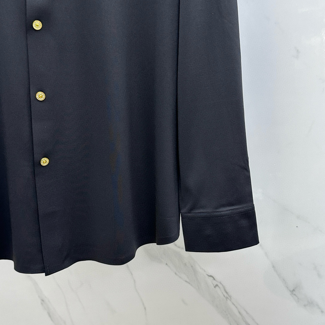 Ysl 圣罗兰 2025秋冬新品发布⌚️🔥潮品休闲衬衫，定义高端产品 3D立体制版、贴身舒适，欧洲标准环