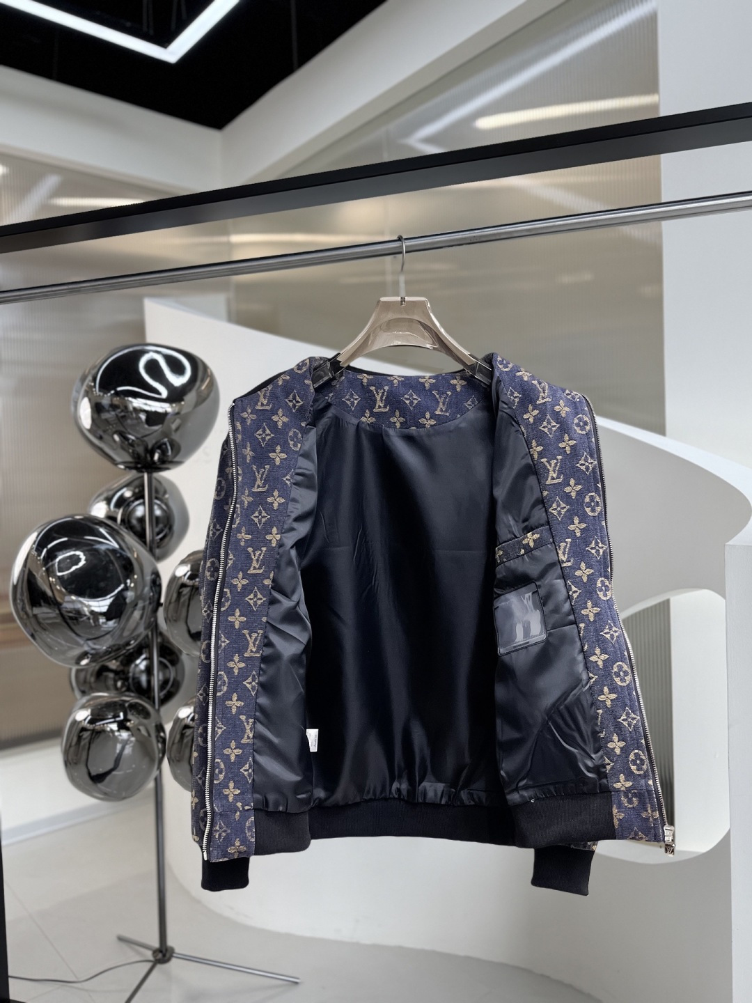 LV 官网同款，提前发售！2025ss开秋新款男士牛仔夹克外套，原单三标齐全高端版本！，专柜定制面料 透