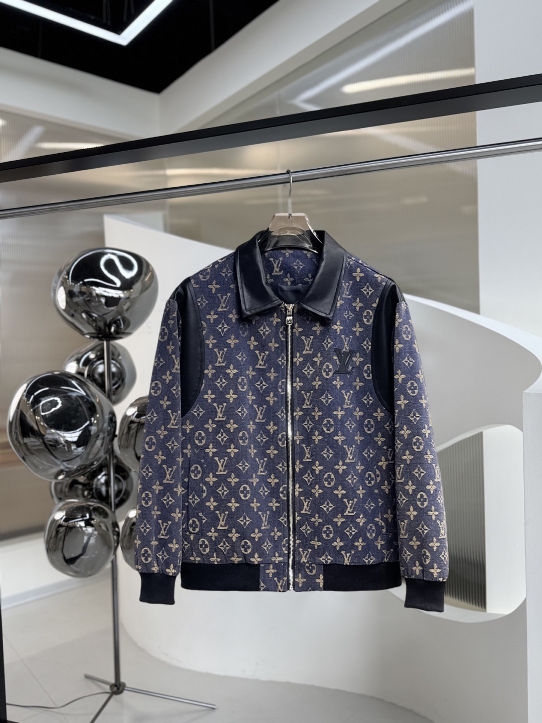 LV 官网同款，提前发售！2025ss开秋新款男士牛仔夹克外套，原单三标齐全高端版本！，专柜定制面料 透