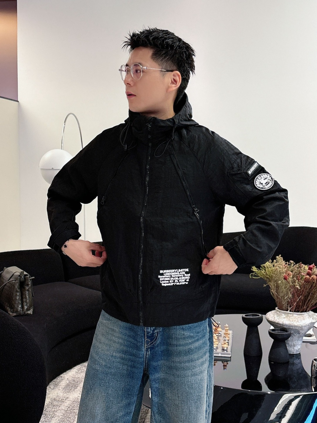 巴宝莉 2025秋季新款夹克外套，秀场新品‼品相非常完美，舒适保暖，三标齐全色泽饱满诱人，非常出彩的设计