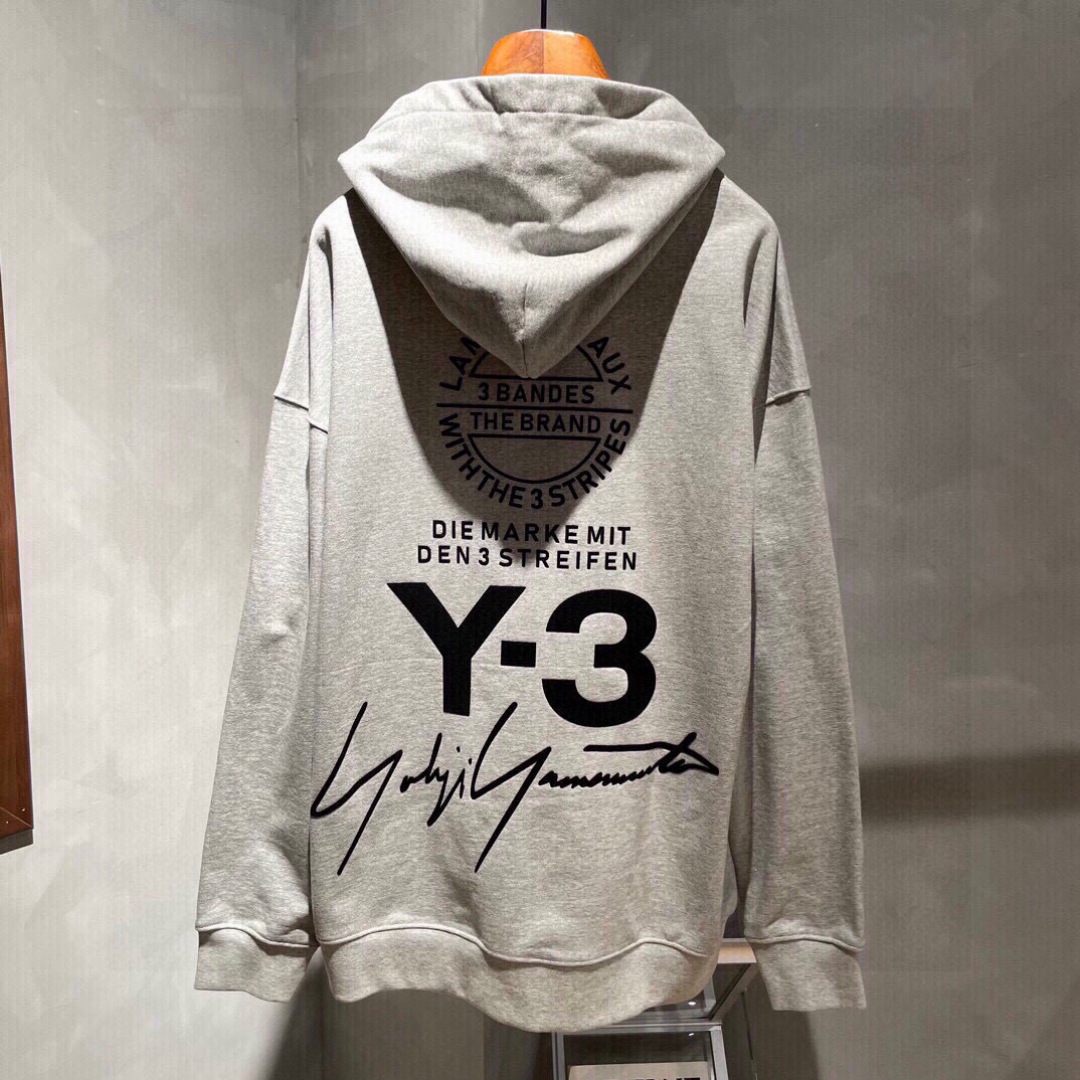 Y-3，新款连帽卫衣，面料采用顶级原版精梳棉面料，前后大面积logo植绒工艺，顶级的做工，高端品质，尺码
