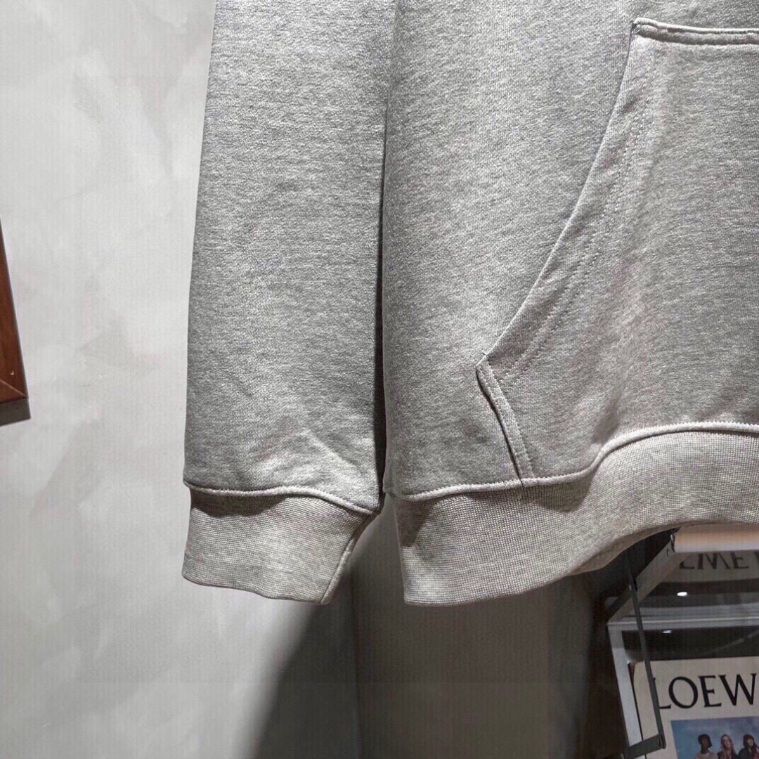 Y-3，新款连帽卫衣，面料采用顶级原版精梳棉面料，前后大面积logo植绒工艺，顶级的做工，高端品质，尺码