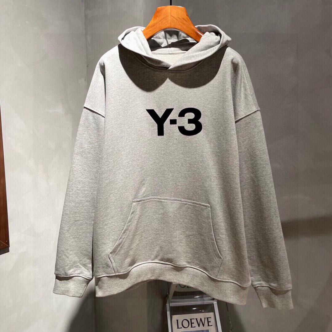 Y-3，新款连帽卫衣，面料采用顶级原版精梳棉面料，前后大面积logo植绒工艺，顶级的做工，高端品质，尺码