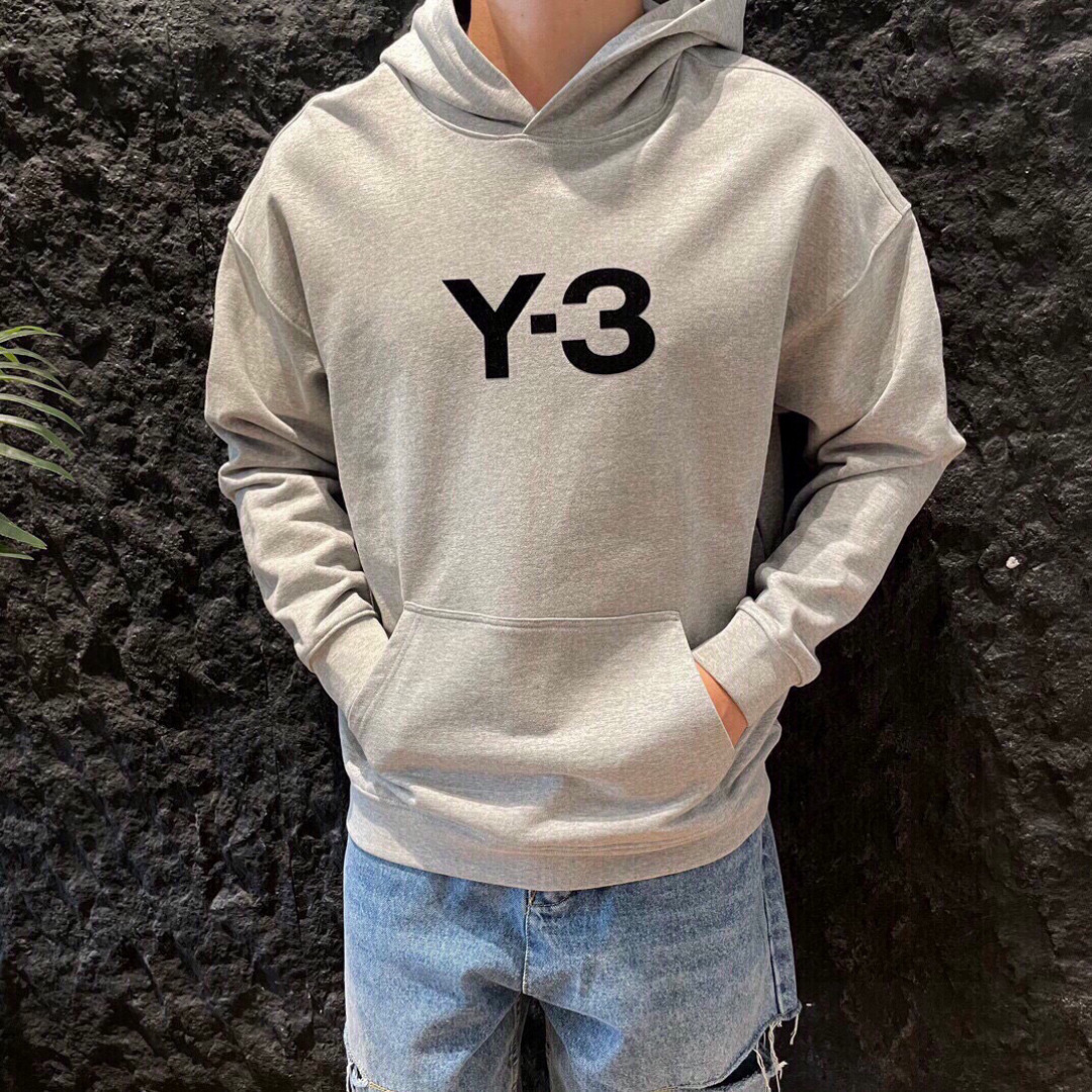 Y-3，新款连帽卫衣，面料采用顶级原版精梳棉面料，前后大面积logo植绒工艺，顶级的做工，高端品质，尺码