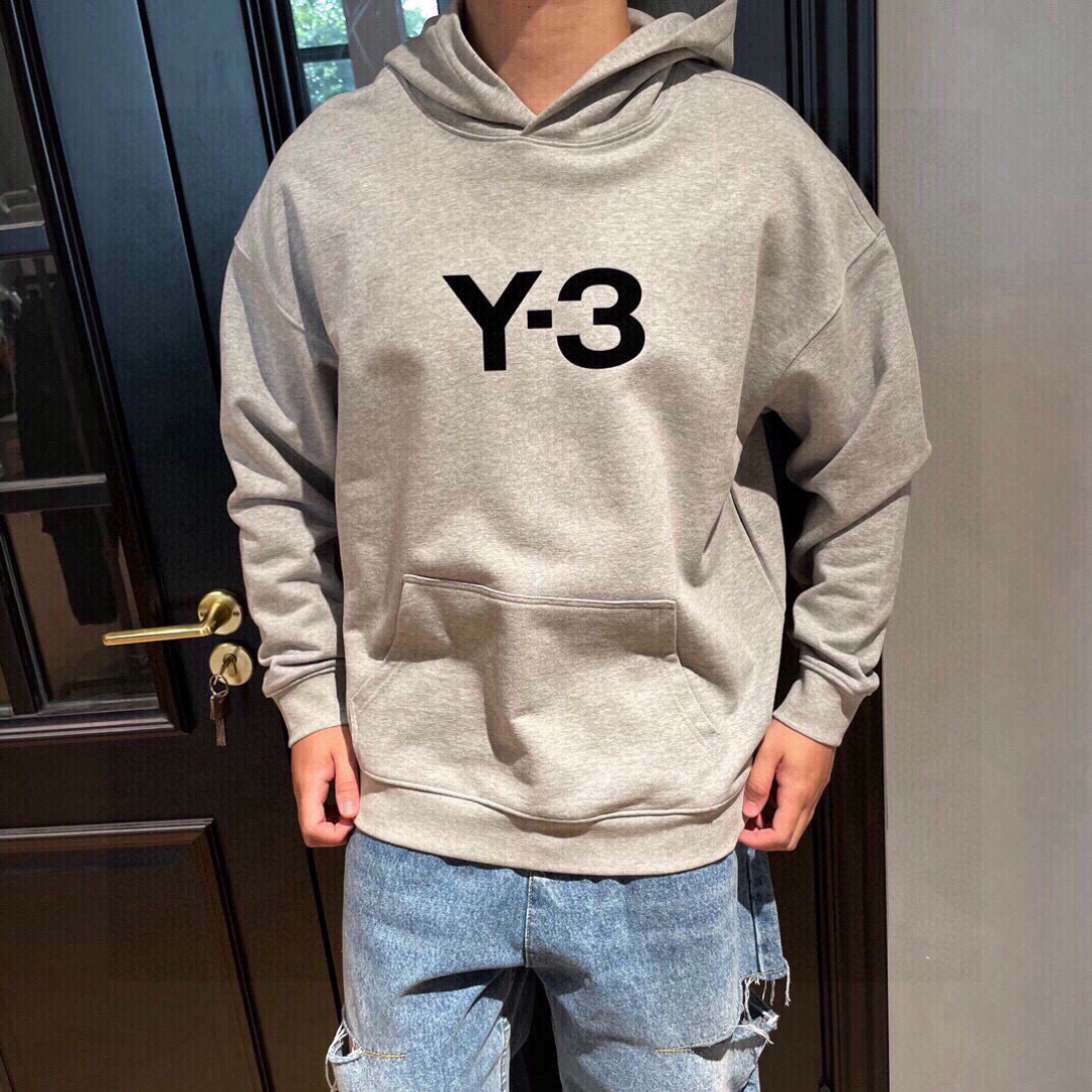 Y-3，新款连帽卫衣，面料采用顶级原版精梳棉面料，前后大面积logo植绒工艺，顶级的做工，高端品质，尺码