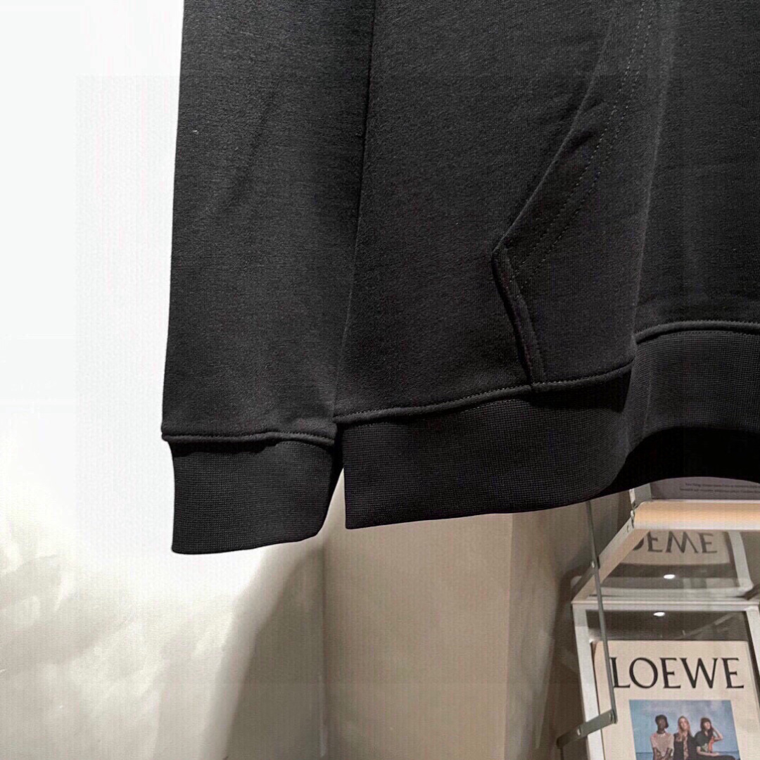 Y-3，新款连帽卫衣，面料采用顶级原版精梳棉面料，前后大面积logo植绒工艺，顶级的做工，高端品质，尺码