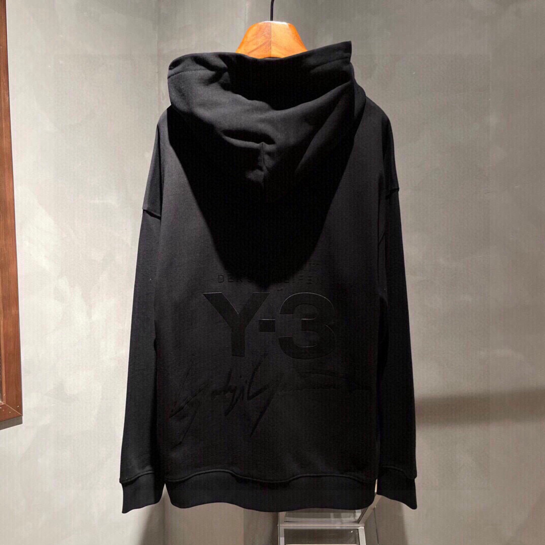 Y-3，新款连帽卫衣，面料采用顶级原版精梳棉面料，前后大面积logo植绒工艺，顶级的做工，高端品质，尺码