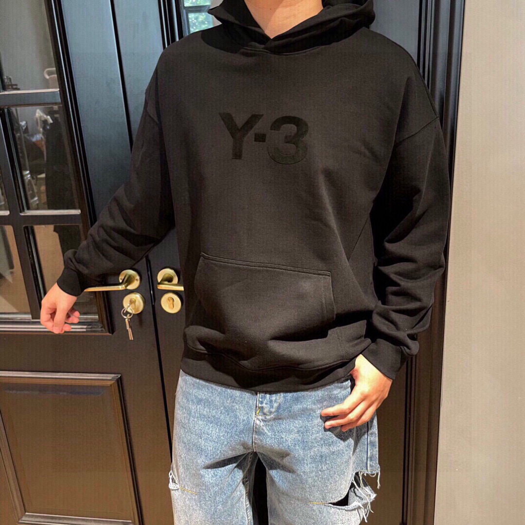 Y-3，新款连帽卫衣，面料采用顶级原版精梳棉面料，前后大面积logo植绒工艺，顶级的做工，高端品质，尺码