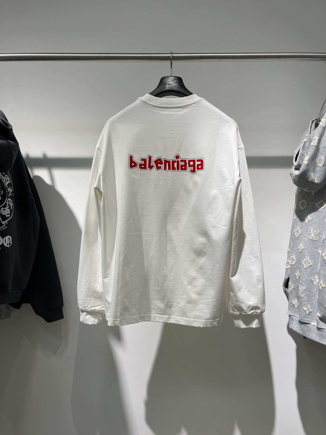 2025秋冬新款巴黎世家高克重磨破长袖颜色：黑 白码数：XS-S-M-L-XL