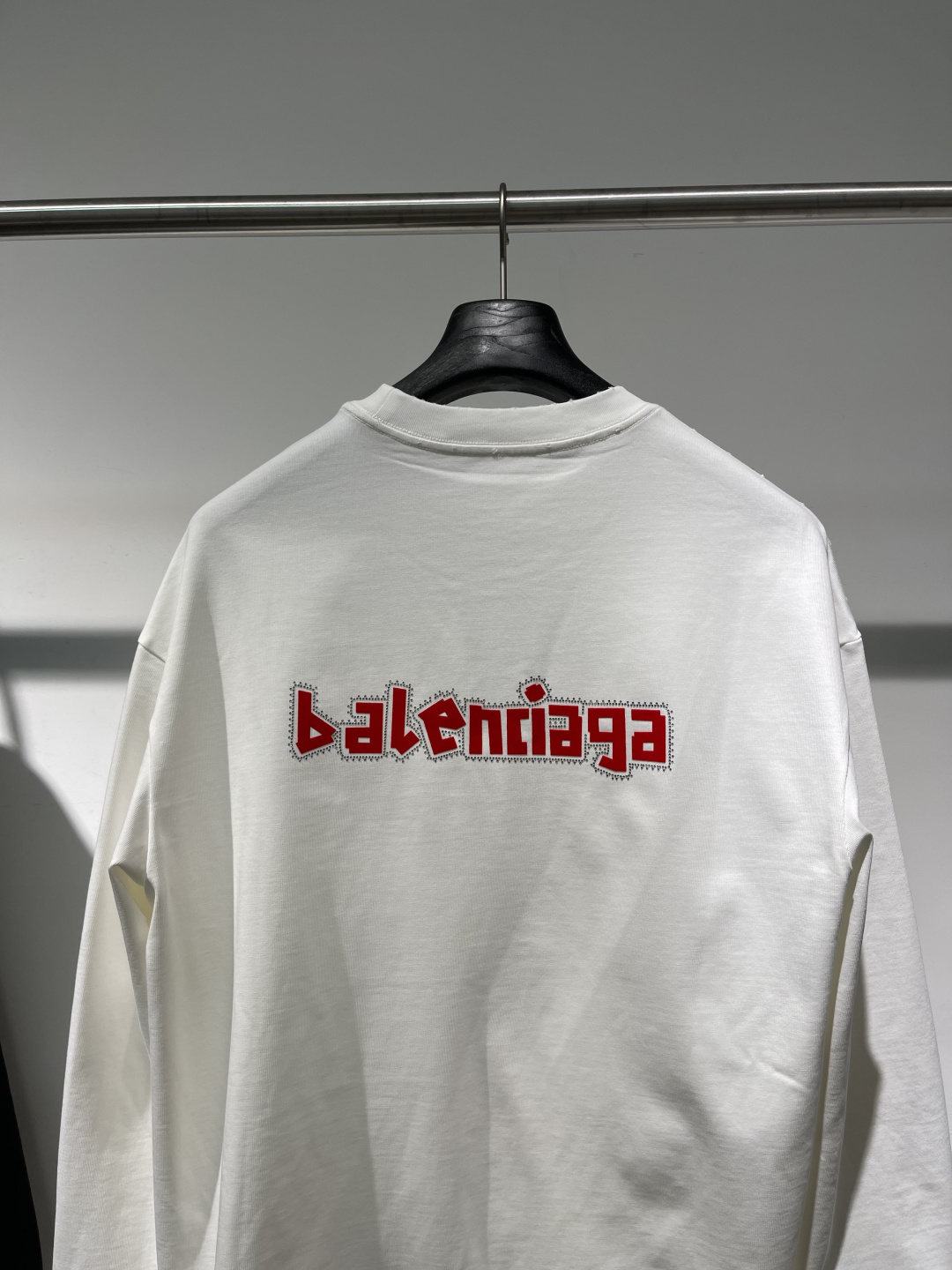 2025秋冬新款巴黎世家高克重磨破长袖颜色：黑 白码数：XS-S-M-L-XL