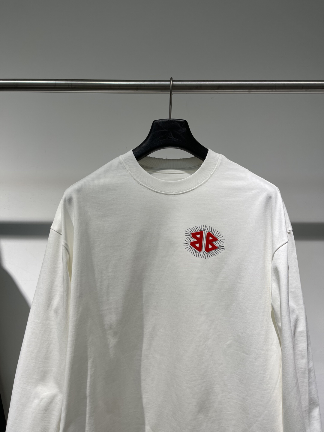 2025秋冬新款巴黎世家高克重磨破长袖颜色：黑 白码数：XS-S-M-L-XL